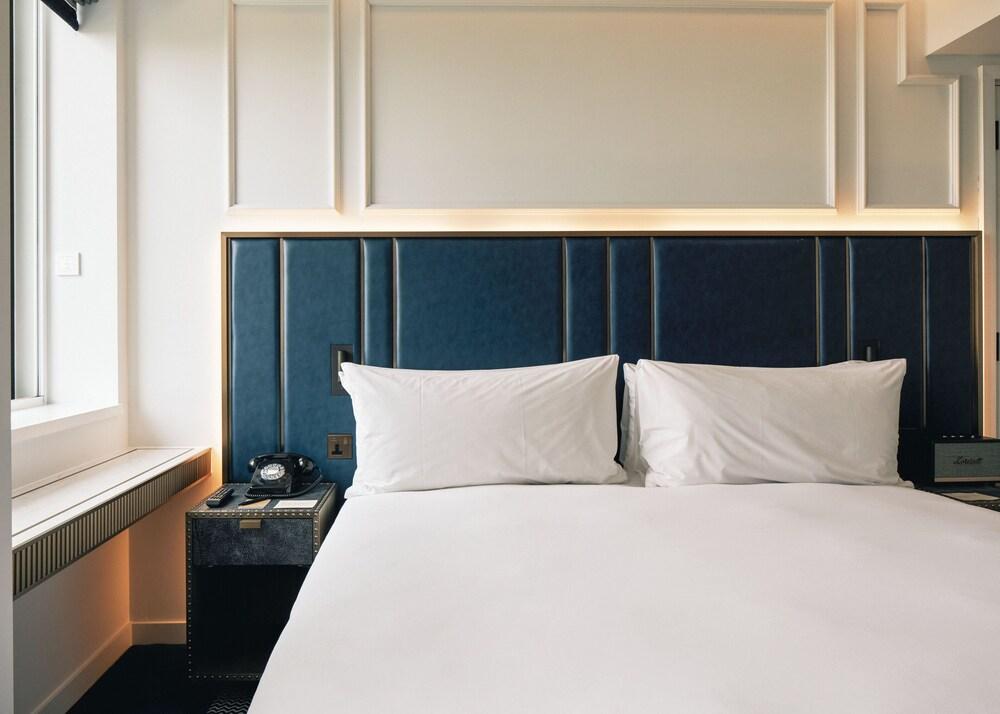 Page8, Page Hotels Room Type - Deluxe Double Room
