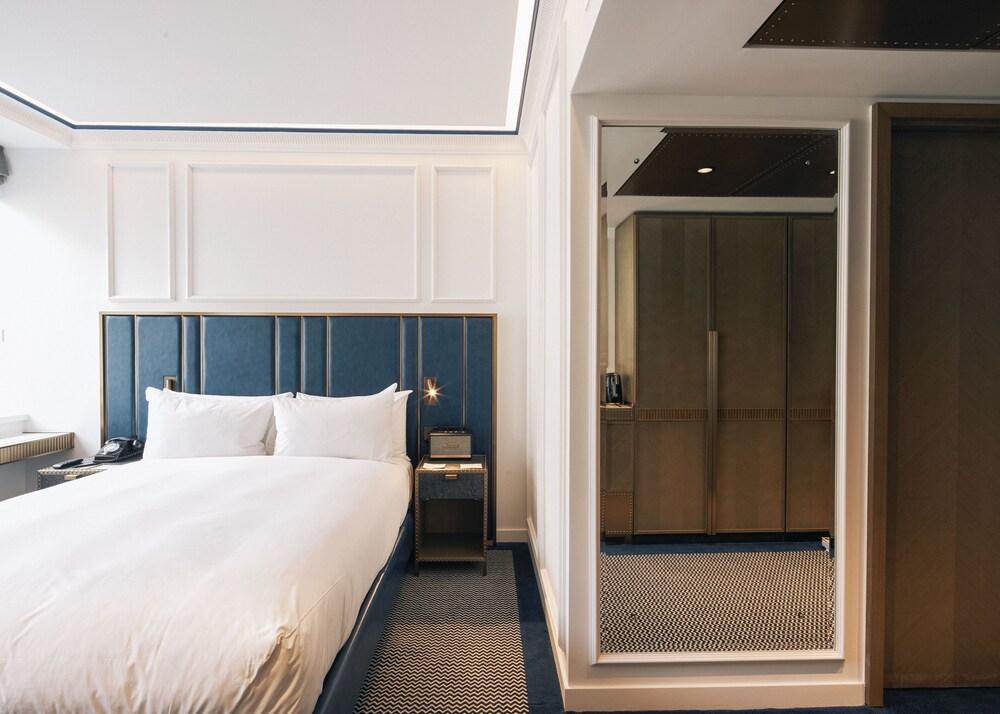 Page8, Page Hotels Room Type - Superior Double Street View Room
