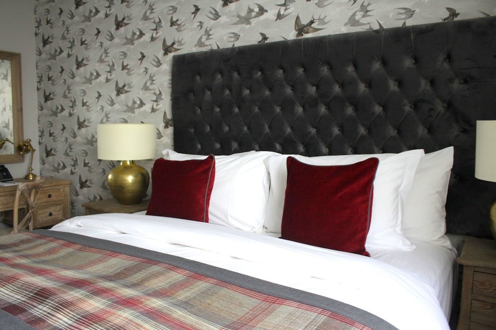 The Hayden Pub & Rooms - Tap to explore photos