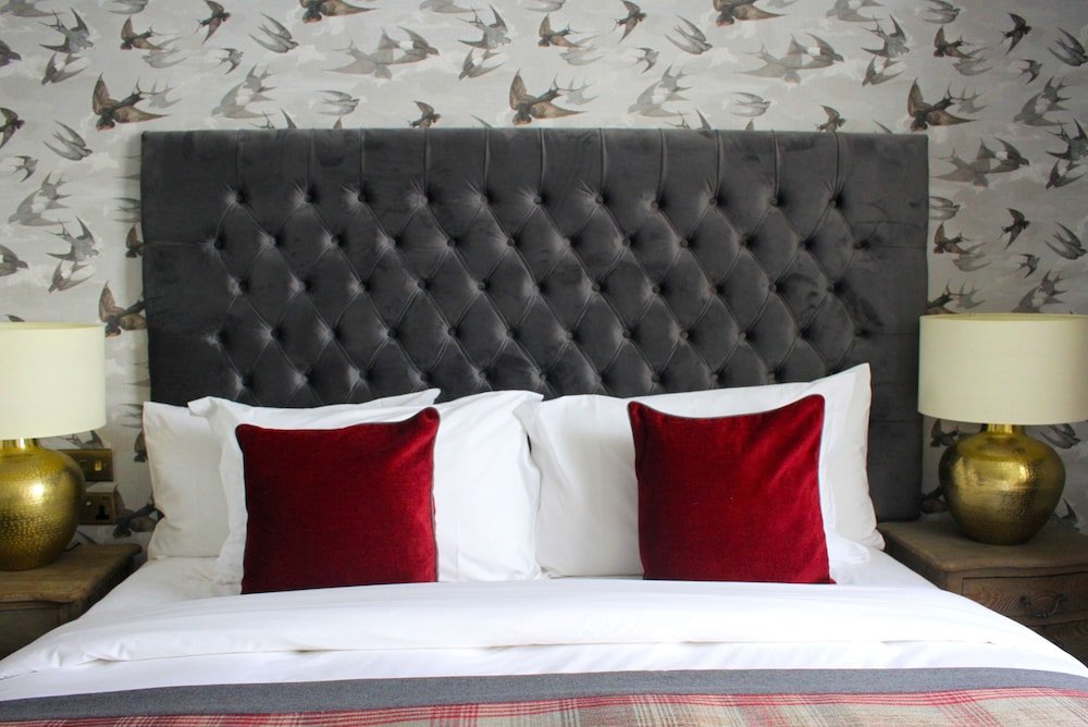 The Hayden Pub & Rooms