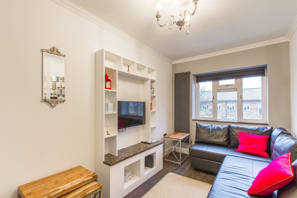 Luxury London Apartment 5-double rooms - Tap to explore photos