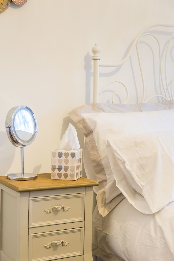 Luxury London Apartment 5-double rooms - Tap to explore photos