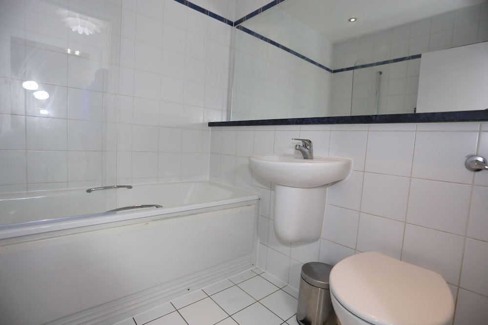 Beautiful 2 beds Woolwich Central Apt - Tap to explore photos