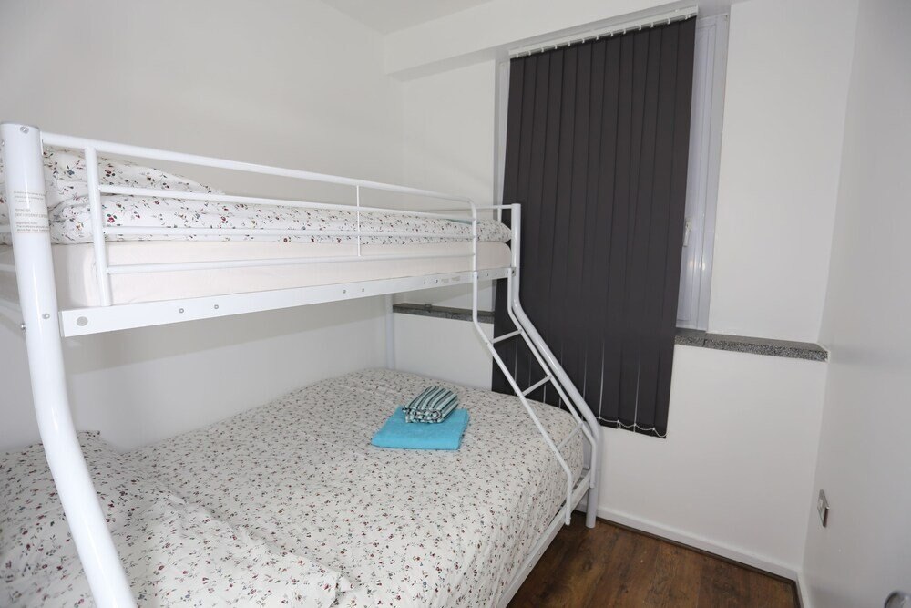 Beautiful 2 beds Woolwich Central Apt - Tap to explore photos
