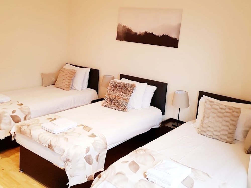 Cogie Abode Room Type - Deluxe Triple Room, Shared Bathroom (DELUXE TRIPLE)