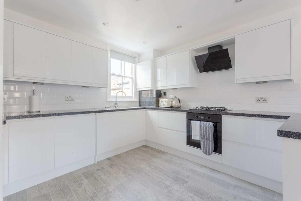Stunning 3 Bedroom 2 Bath in Fantastic Location - Tap to explore photos
