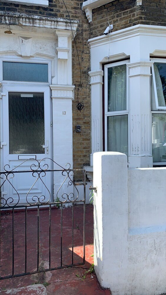 London Walthamstow Home - Tap to explore photos