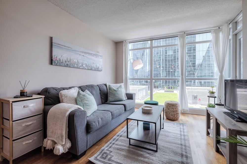 The Yonge Boutique Suites - Tap to explore photos