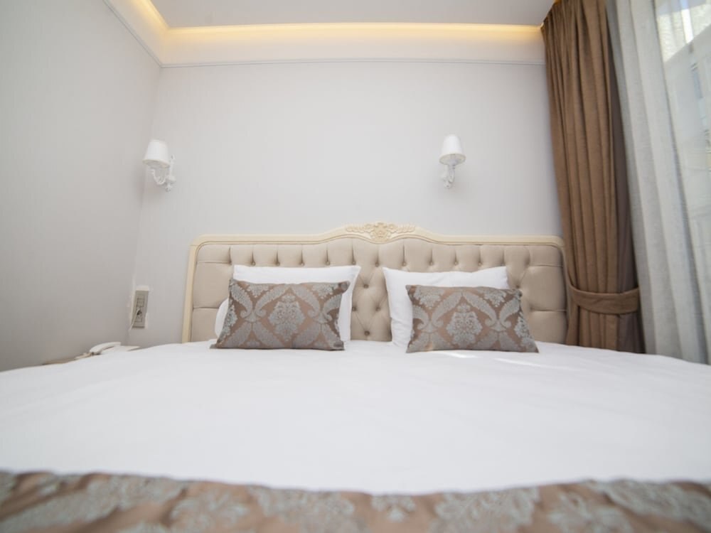 HHK Hotel Downtown Room Type - Standard Triple Room