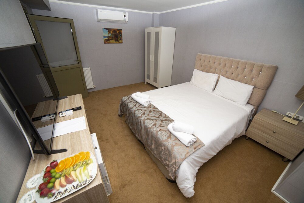HHK Hotel Downtown Room Type - BASEMENT WITHOUT WINDOW