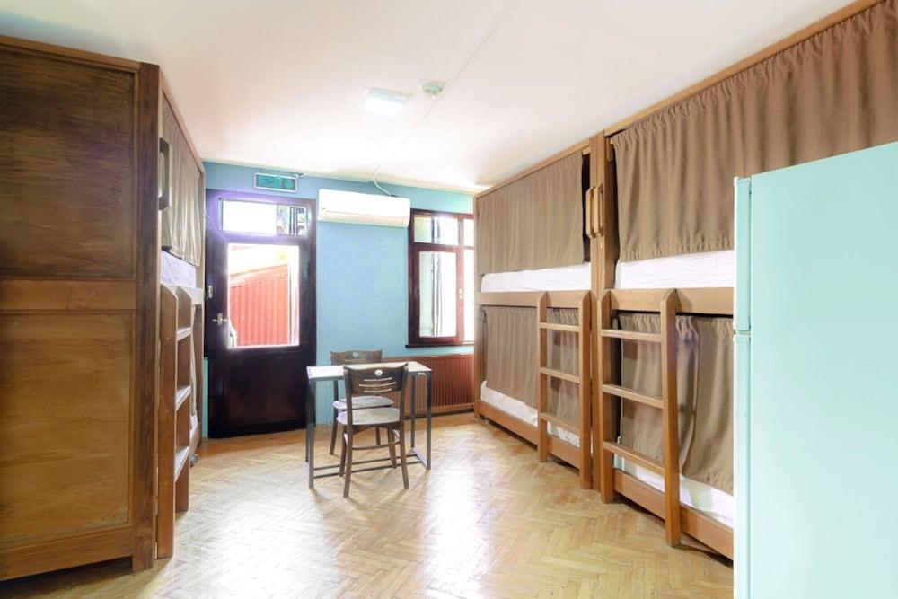 Yolohostel Room Type - Deluxe Shared Dormitory, Multiple Beds, Garden View