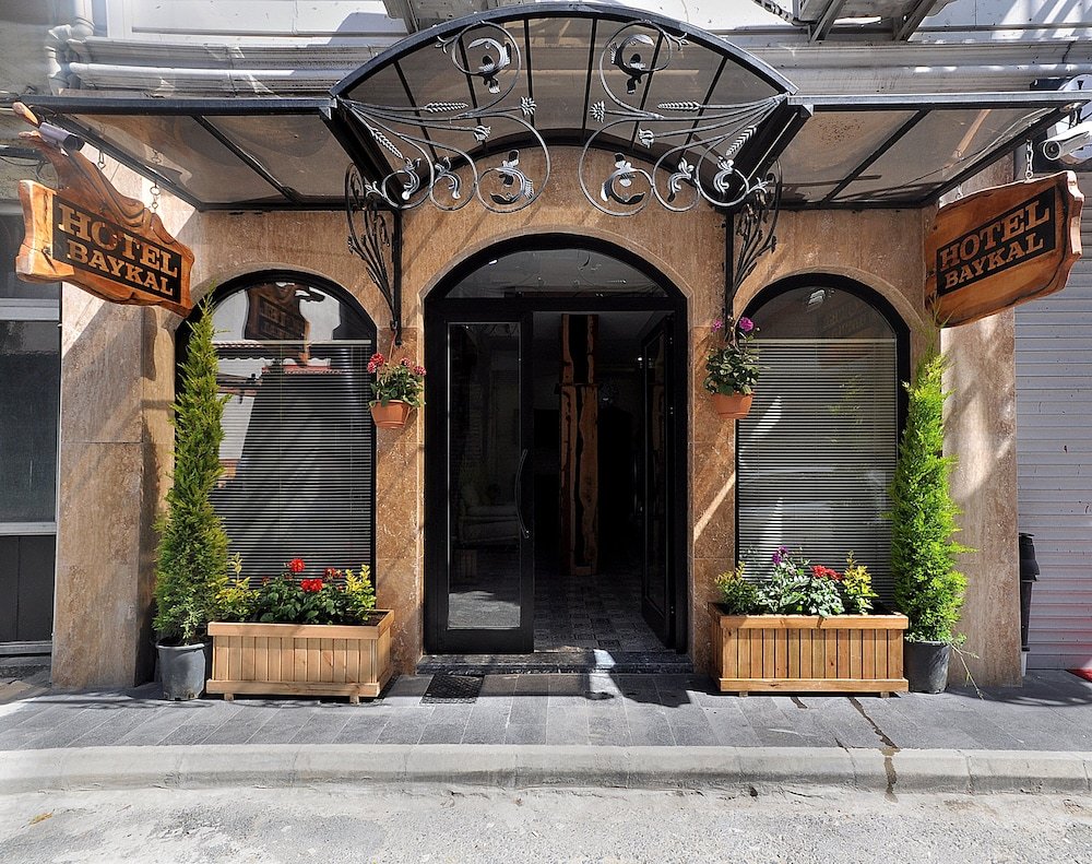 بايكال أوتل