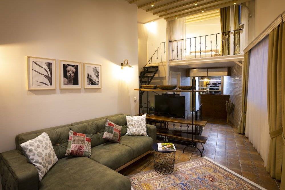 Guzi Rooms & Suites
