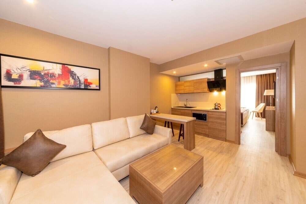 38 Hotel Room Type - Deluxe Suite, City View