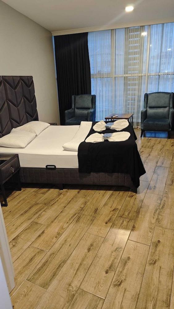 Plus Park Suite & Hotel - Tap to explore photos