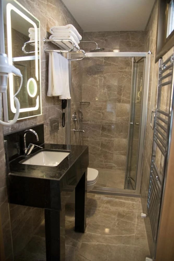 Valens Hotel Downtown Room Type - Standard Double or Twin Room Valens Hotel Downtown Room Type - Standard Double or Twin Room