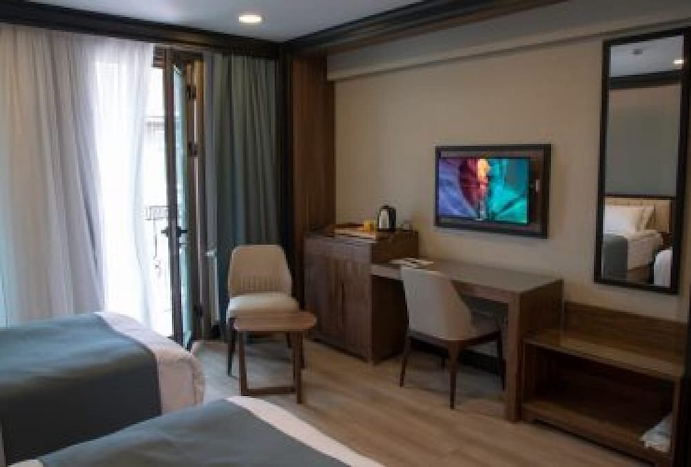 Valens Hotel Downtown Room Type - Standard Triple Room