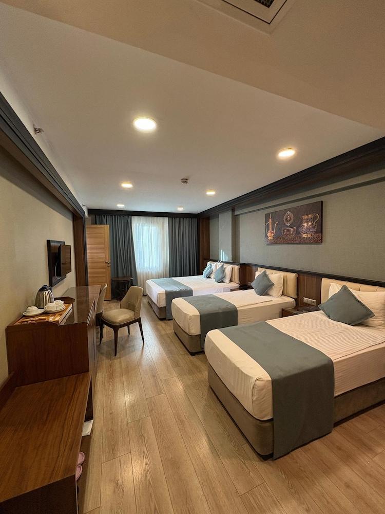Valens Hotel Downtown Room Type - Standard Quadruple Room