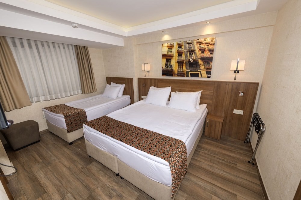B Guest Hotel Room Type - Standard Triple Room