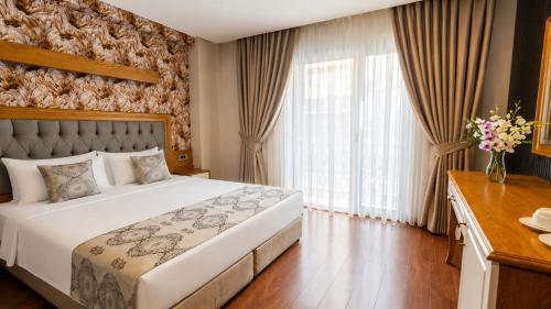 Eliza Hotel
