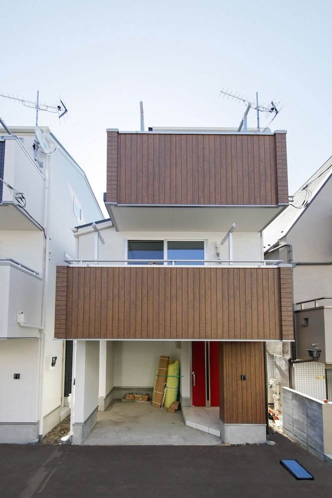 Higashi-Rokugo House WHITE by Tranova