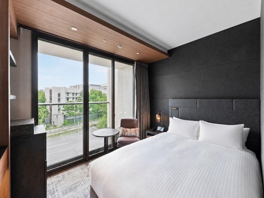 Mitsui Garden Hotel Jingugaien Tokyo Premier Room Type - Standard , 1 bed Double , with balcony, Non Smoking