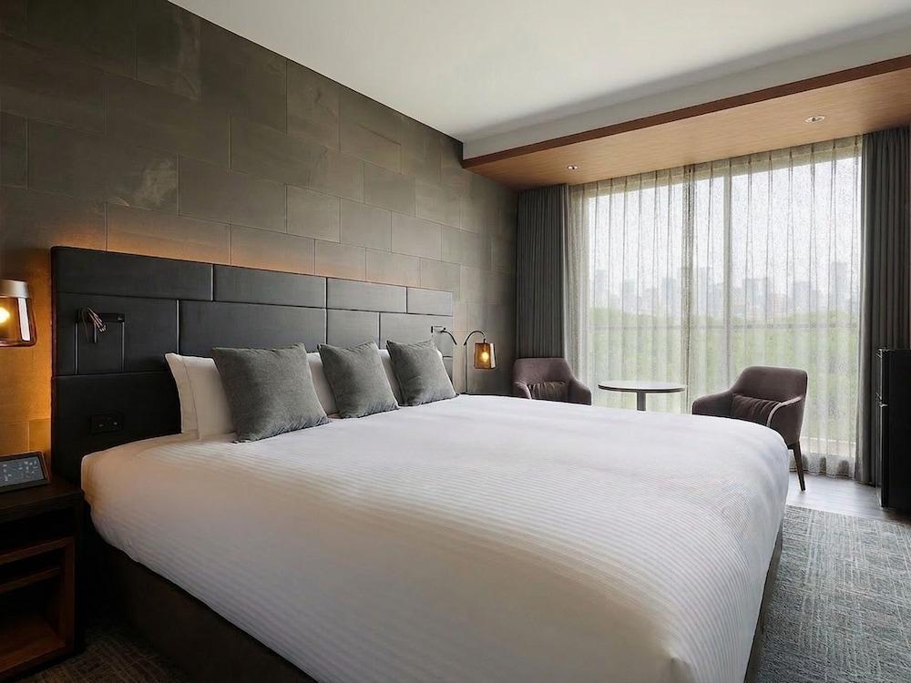 Mitsui Garden Hotel Jingugaien Tokyo Premier Room Type - Standard Wide King Non-Smoking (2460mm x 2050mm)