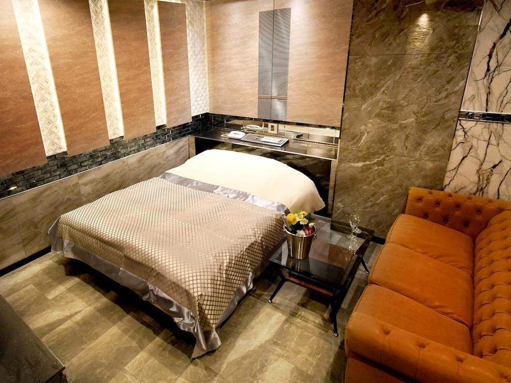 Hotel Gran Villa - Tap to explore photos