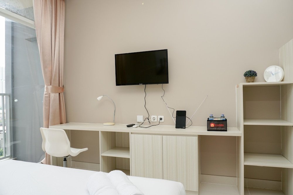 Comfy Studio Ciputra International Apartment - Tap to explore photos