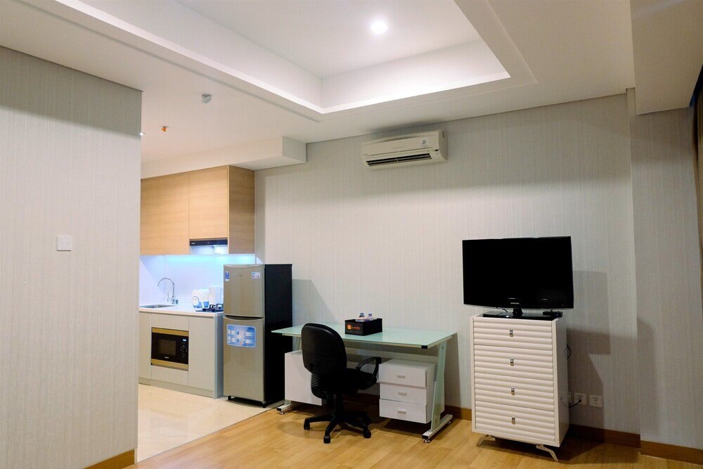 Homey Studio Room at Capitol Suites - Tap to explore photos