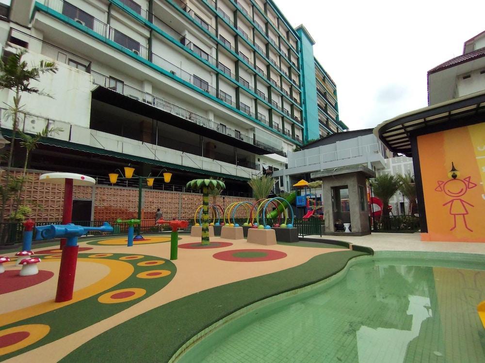 Gren Alia Jakarta Hotel - Tap to explore photos