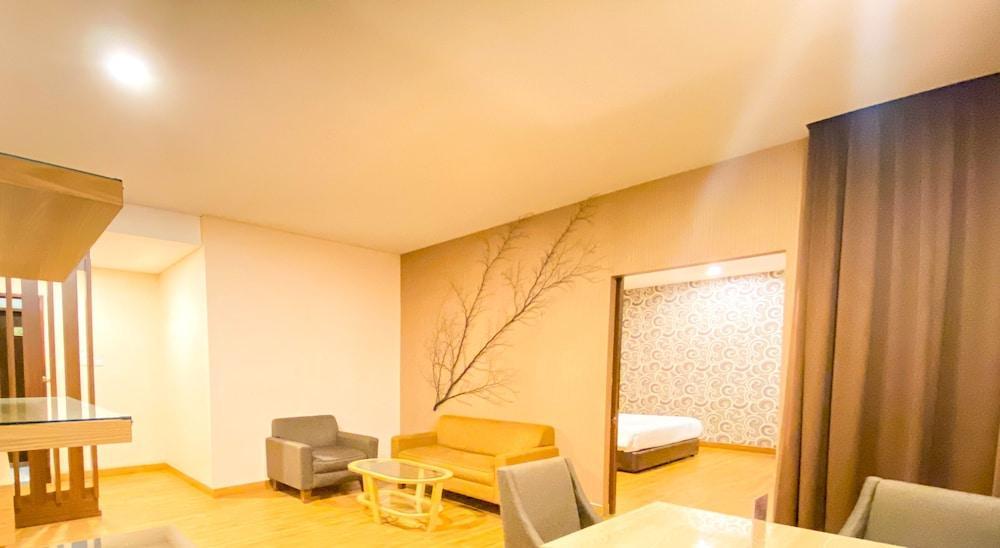 Hotel Gren Alia Tugu Tani Room Type - Executive Suite