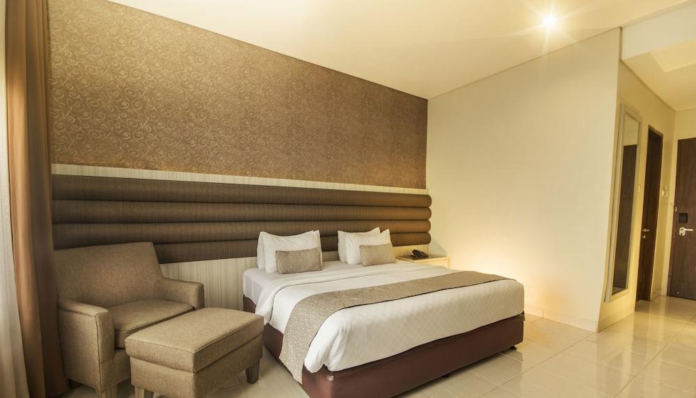 Hotel Gren Alia Tugu Tani - Tap to explore photos