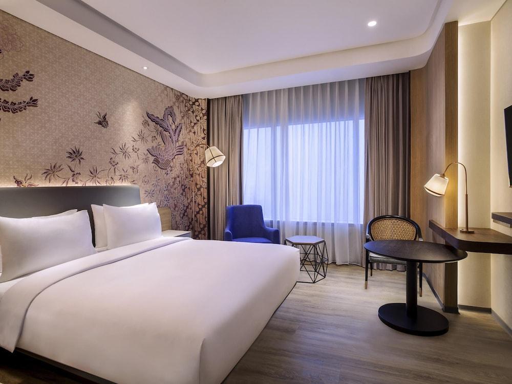 Mercure Jakarta Gatot Subroto Room Type - Superior Room with 1 Double Bed Mercure Jakarta Gatot Subroto Room Type - Superior Room with 1 Double Bed