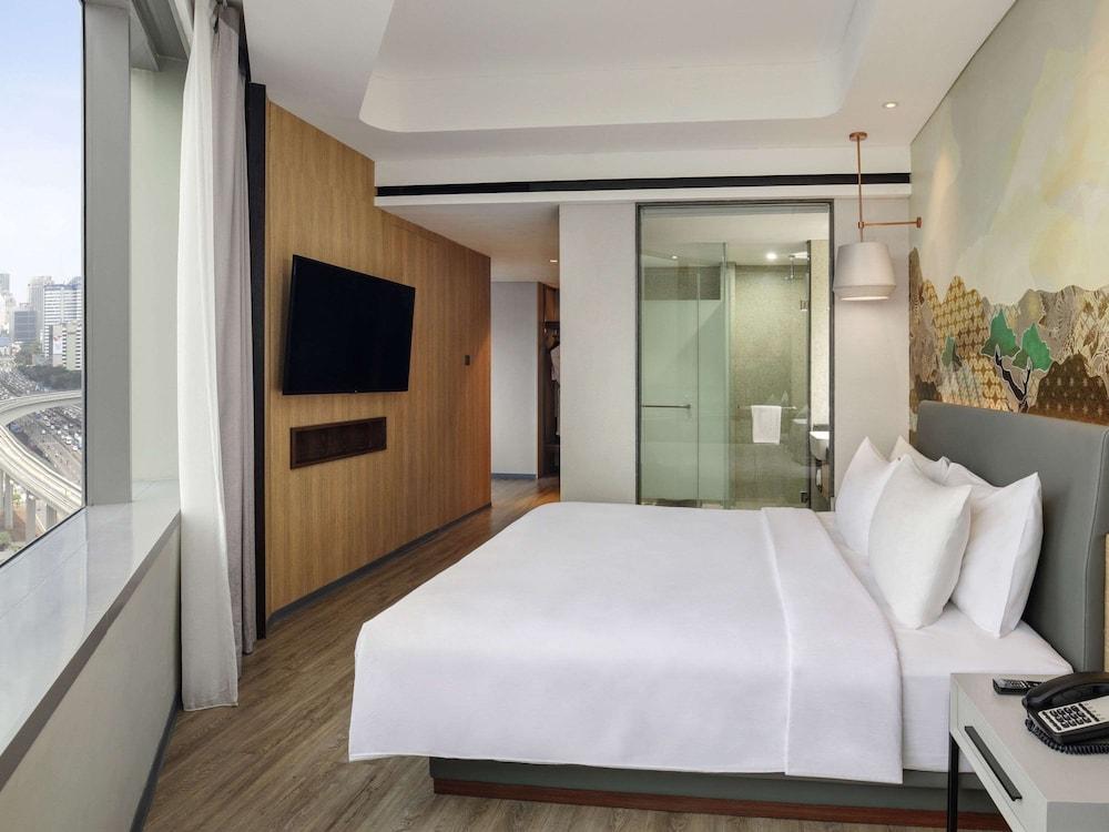 Mercure Jakarta Gatot Subroto - Tap to explore photos