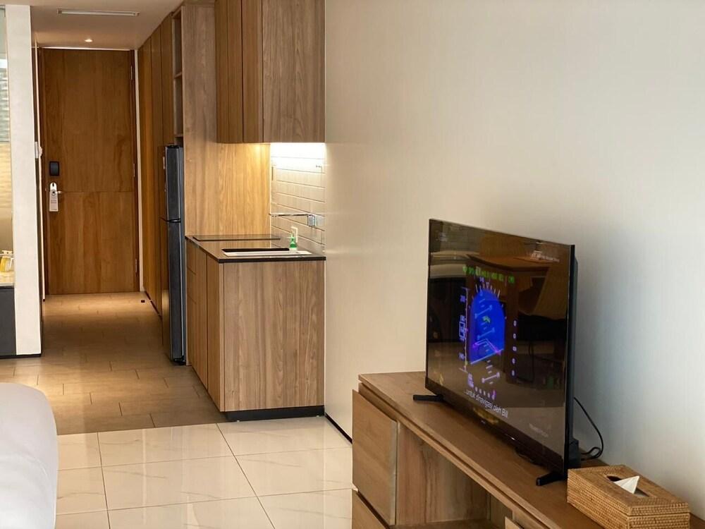 Nagomi Suites & Hotel Room Type - Deluxe Room, 1 King Bed