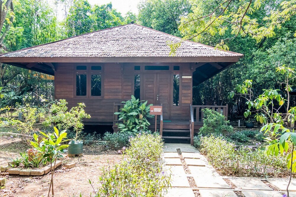 RedDoorz Resort @ Taman Wisata Mangrove - Tap to explore photos