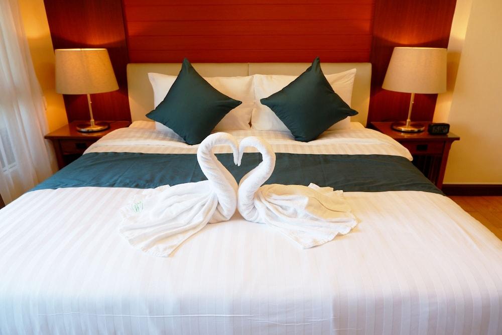 42 Grand Residence Room Type - One Bedroom Suite With Pool View 42 Grand Residence Room Type - One Bedroom Suite With Pool View