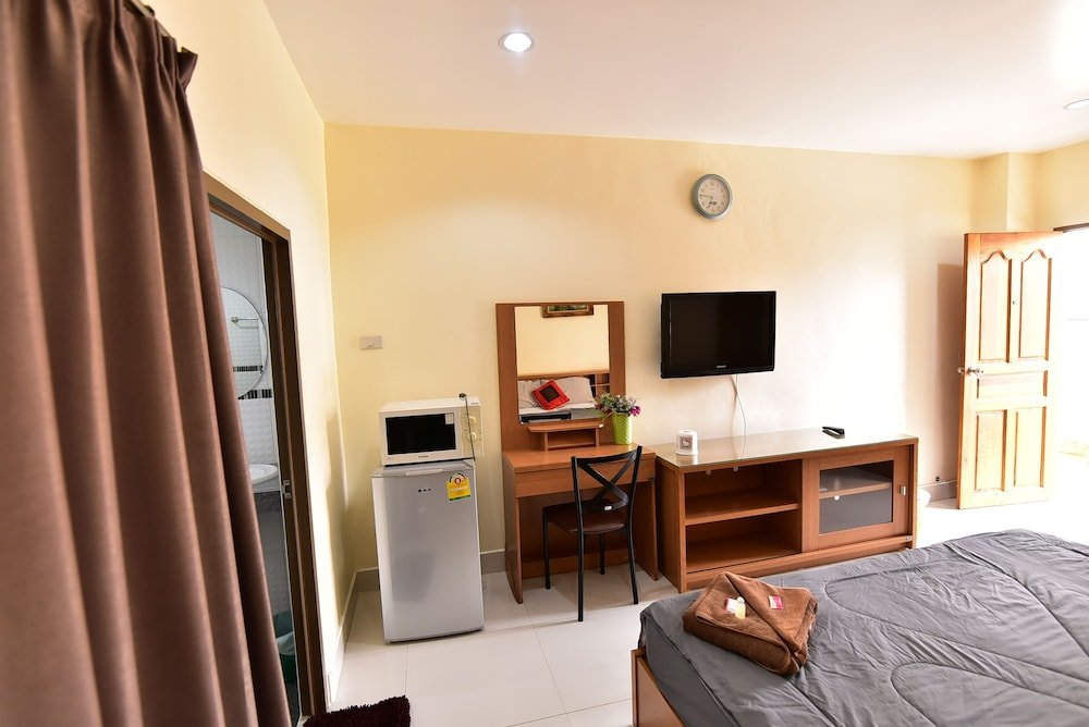 Penhouse Hotel Pattaya - Tap to explore photos