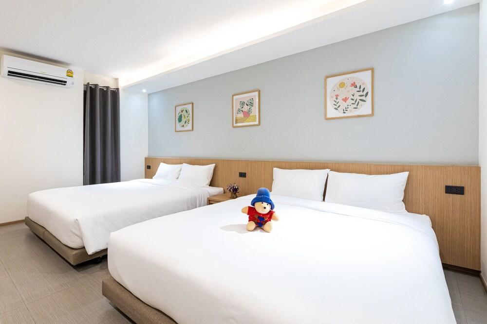 Cubic Bangna Hotel Room Type - Standard Quadruple Room