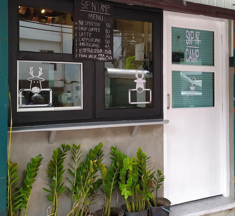 Sip N' Camp - Hostel