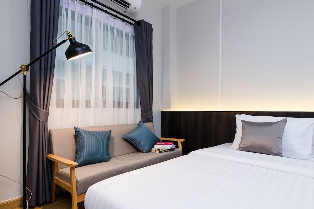 College Haus Room Type - Deluxe Double Room, 1 King Bed