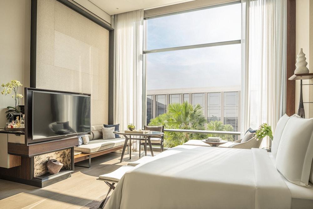 Four Seasons Hotel Bangkok at Chao Phraya River  Room Type - Deluxe Room, 1 King Bed (Palm Court)