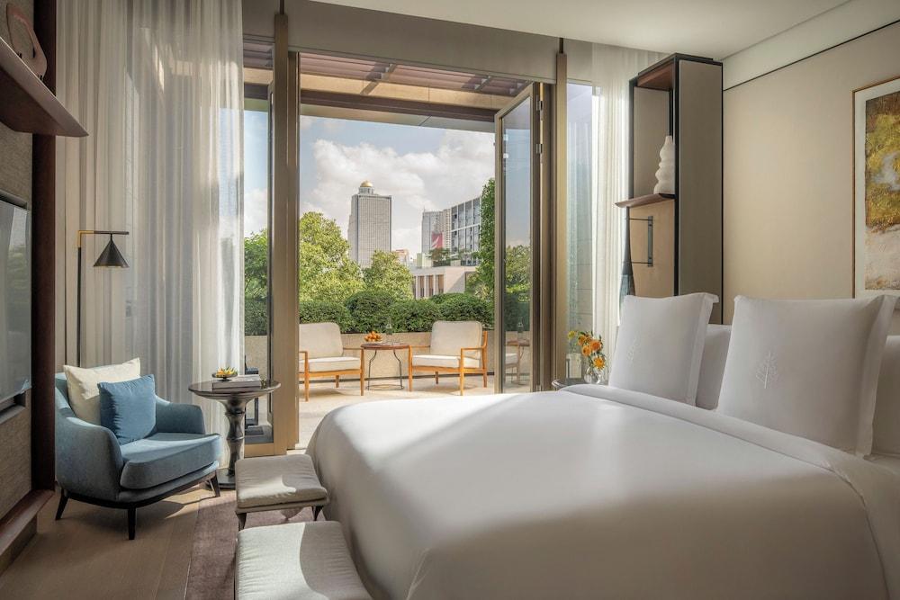 Four Seasons Hotel Bangkok at Chao Phraya River - Tap to explore photos