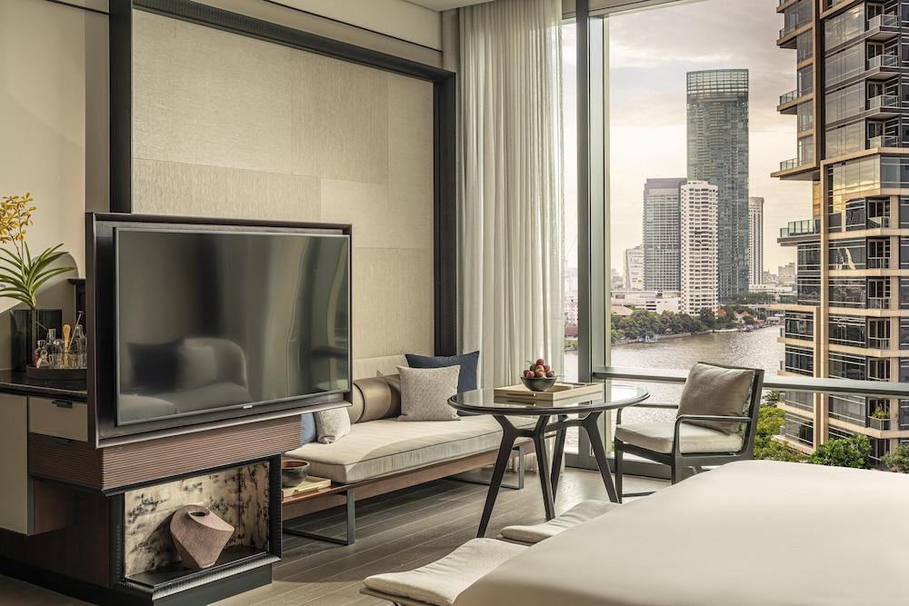 Four Seasons Hotel Bangkok at Chao Phraya River  Room Type - Deluxe Room, River View (King)
