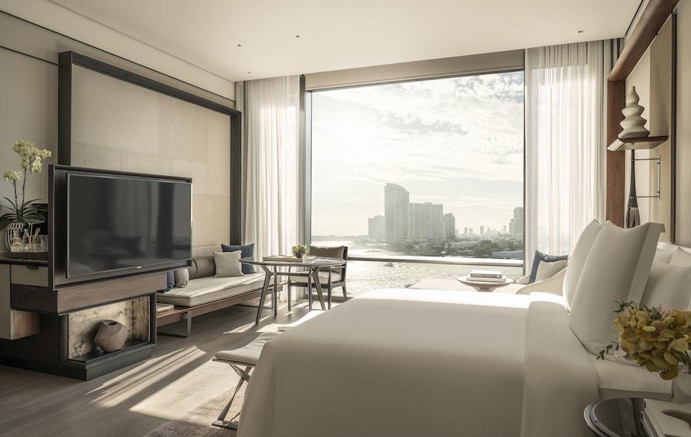 Four Seasons Hotel Bangkok at Chao Phraya River  Room Type - Premier Room, River View (King)