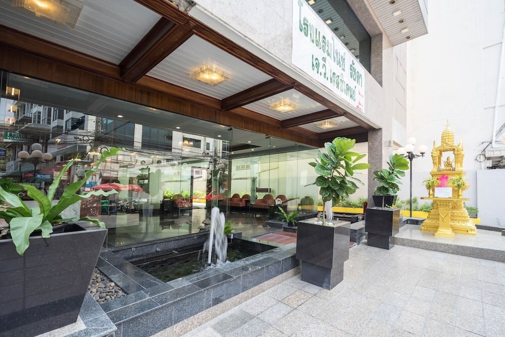 Nice Hotel Ratchada - Tap to explore photos
