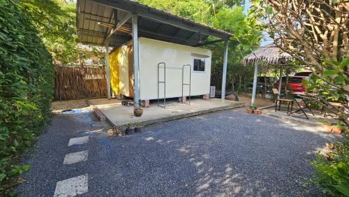 Samui Caravans Hill Camp Room Type - Container with garden view