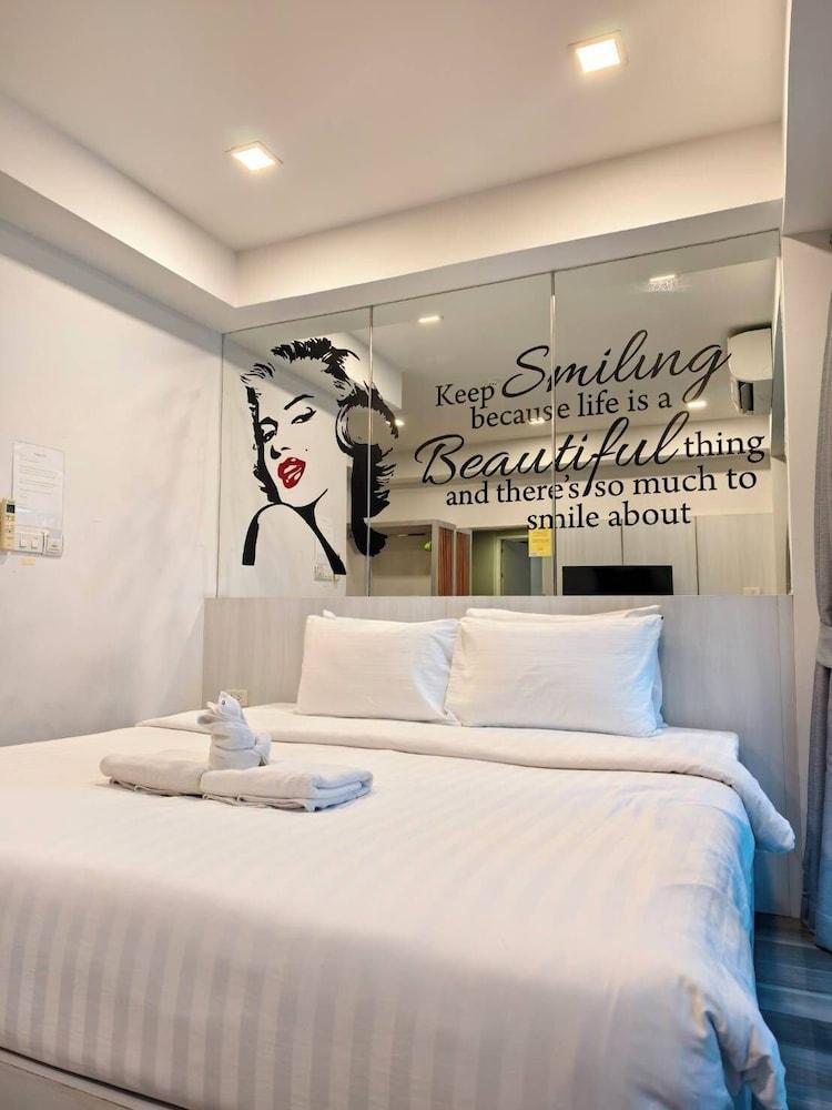 Frankie's Inn Room Type - Deluxe Double Room, Balcony