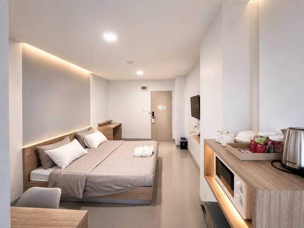 BeWish Residence Bangphlat Room Type - Superior Double Room